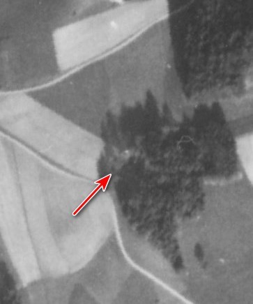 Krater im Luftbild markiert